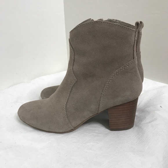 Steve Madden Hipster Brown Suede Ankle Boots - Picture 5 of 7